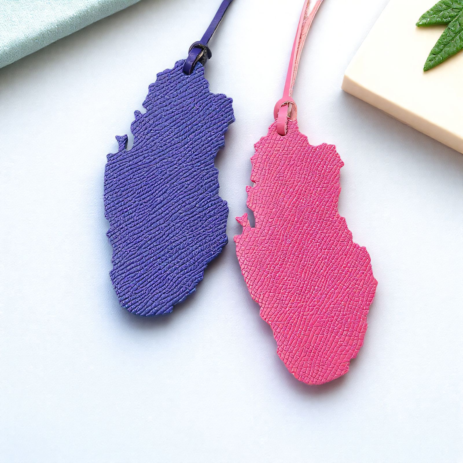 1pc 카타르지도 모양의 PU 가죽 펜던트, 배낭을위한 - Women Bags In Qatar 리뷰 및 가격